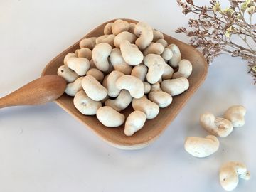 Delicious Coated Roasted Cashew Nuts Snacks Low Fat No Food Color