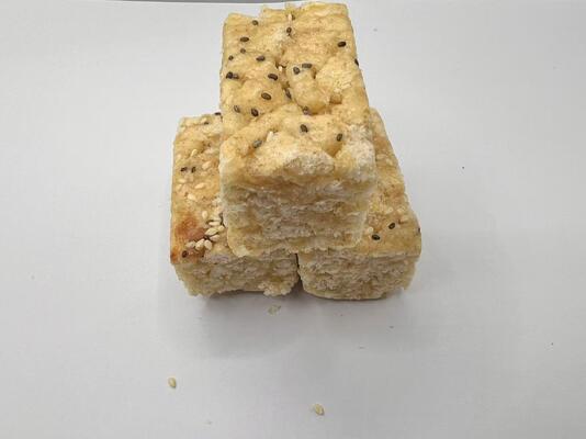 Saqima Pastry Traditional Chinese Honey Snack Light Crispy No Artificial Flavors Good for Spleen & Stomach