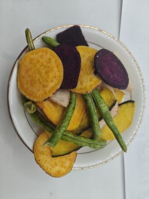 Fruit and Vegetable Chips with Fruit and Vegetable Chips