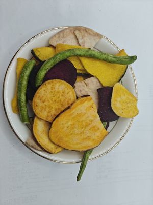 Fruit and Vegetable Chips with Fruit and Vegetable Chips