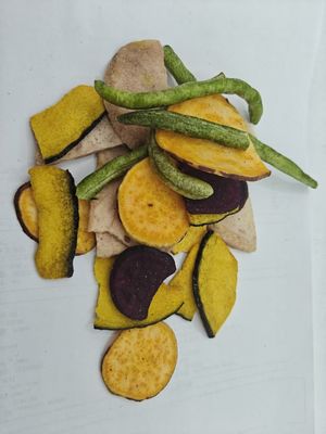 Fruit and Vegetable Chips with Fruit and Vegetable Chips