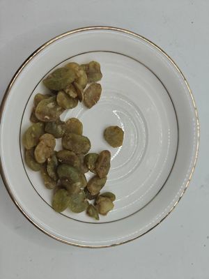 Black Gold Garlic Infused Emerald Broad Bean Chips