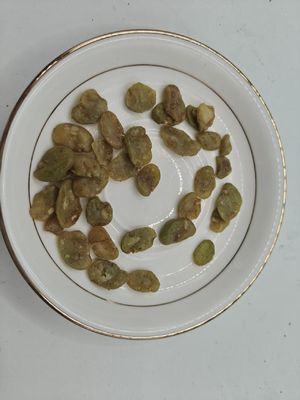 Black Gold Garlic Infused Emerald Broad Bean Chips