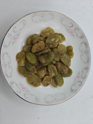 Black Gold Garlic Infused Emerald Broad Bean Chips