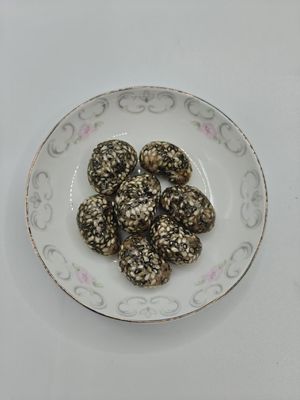 Black and White Sesame Cashew Nuts