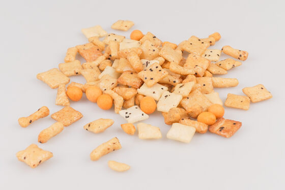 Chilli Flavor Rice Crackers and Peanuts Mix - HACCP Certified Soya Bean Snacks with Customizable Flavors