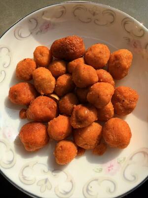 Golden Yolk Crunch Peanut Snack with Salted Egg Yolk and Spicy Flavor in Customized OEM Packing