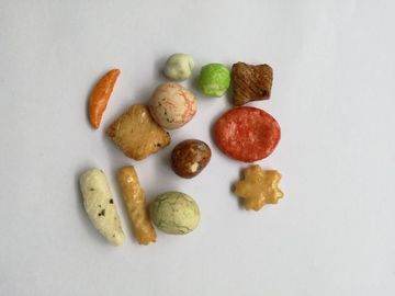 Halal Certificate Coated Peanuts Mixed Salted Spicy Rice Crackers Colorful Snacks