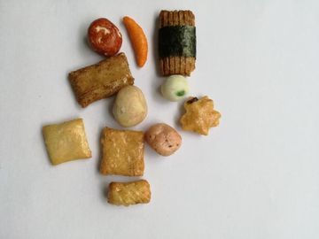 Crispy Baked Rice Cracker Mix With Coated Peanuts Green Peas